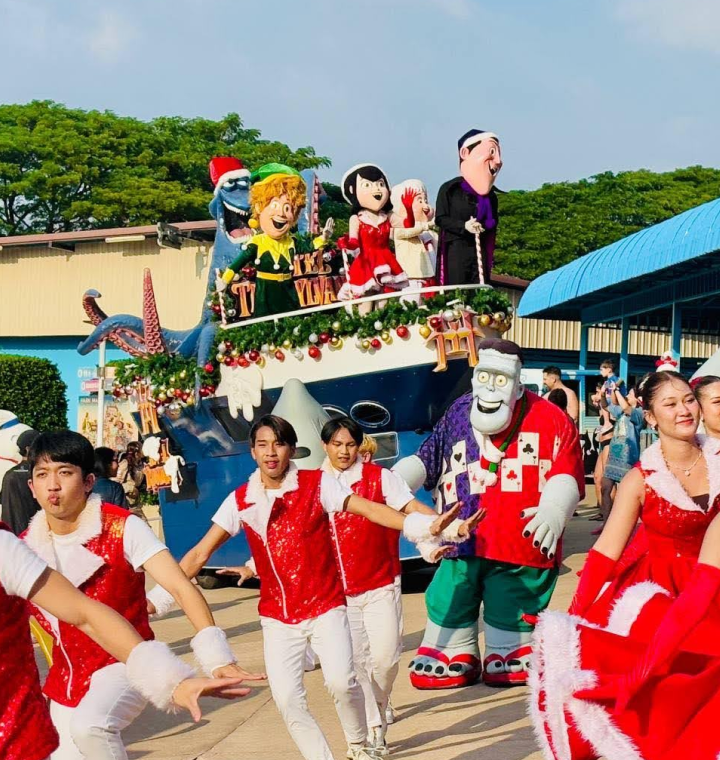 Amazing Aquaverse Parade 